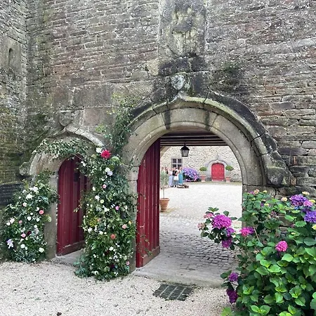 Manoir De Mezedern Plougonven