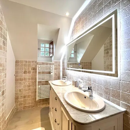 Manoir De Mezedern * Plougonven