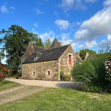 Manoir De Mezedern Hébergement de vacances Plougonven